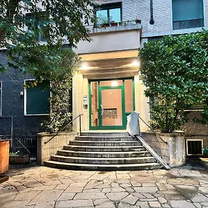 https://apt-santambrogio-charme.italymilanhotels.net
